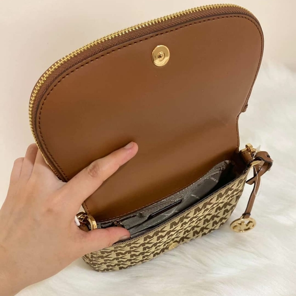 MICHAEL KORS BEDFOLD SMALL CROSSBODY - Picture 7 of 7